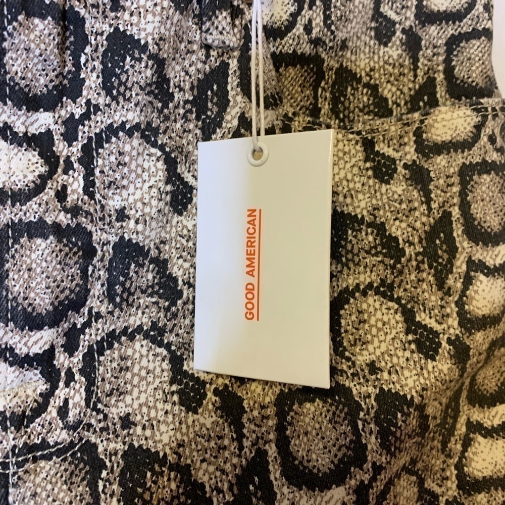GOOD AMERICAN NET SNAKESKIN PRINT JEANS - Picture 5 of 7